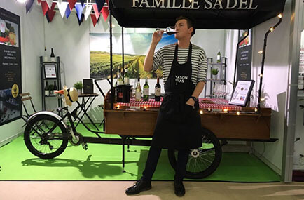 1534496810743358.jpg coffee cart.jpg